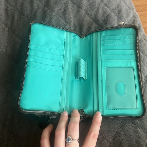 Thirty one wallet, lots of storage - Picture 2 of 4